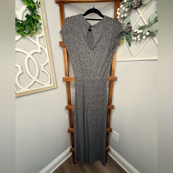 Gray Ribbed Women's Jumpsuit - Picture 4 of 7